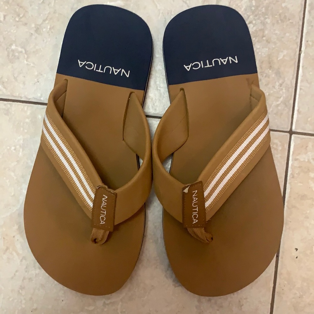 Brand new men’s Nautica flip flops size 7